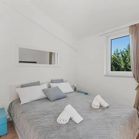 Adonis Villa