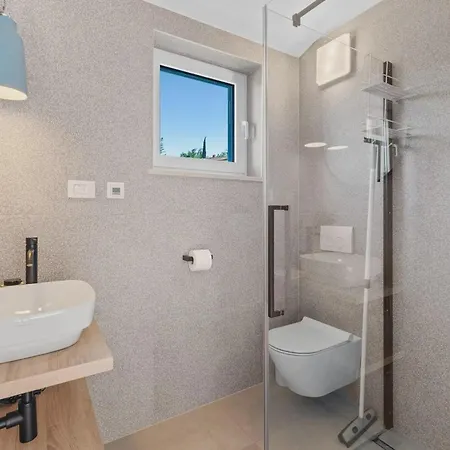 Adonis Villa Kršan