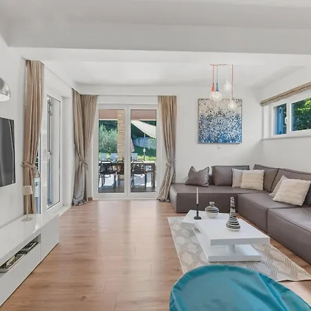 Villa Adonis